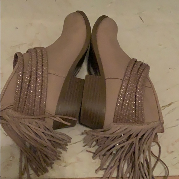 BCBGeneration Crafee Fringe Ankle Bootie size 7.5 - Picture 4 of 8